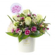 Sombrerera Crema Mediana con Rosas Verdes Es una Niña