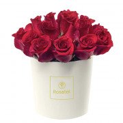 Sombrerera Crema Mediana con 15 Rosas Rojas