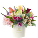 Sombrerera Mediana con 5 Rosas Variadas y Flores Rosatel