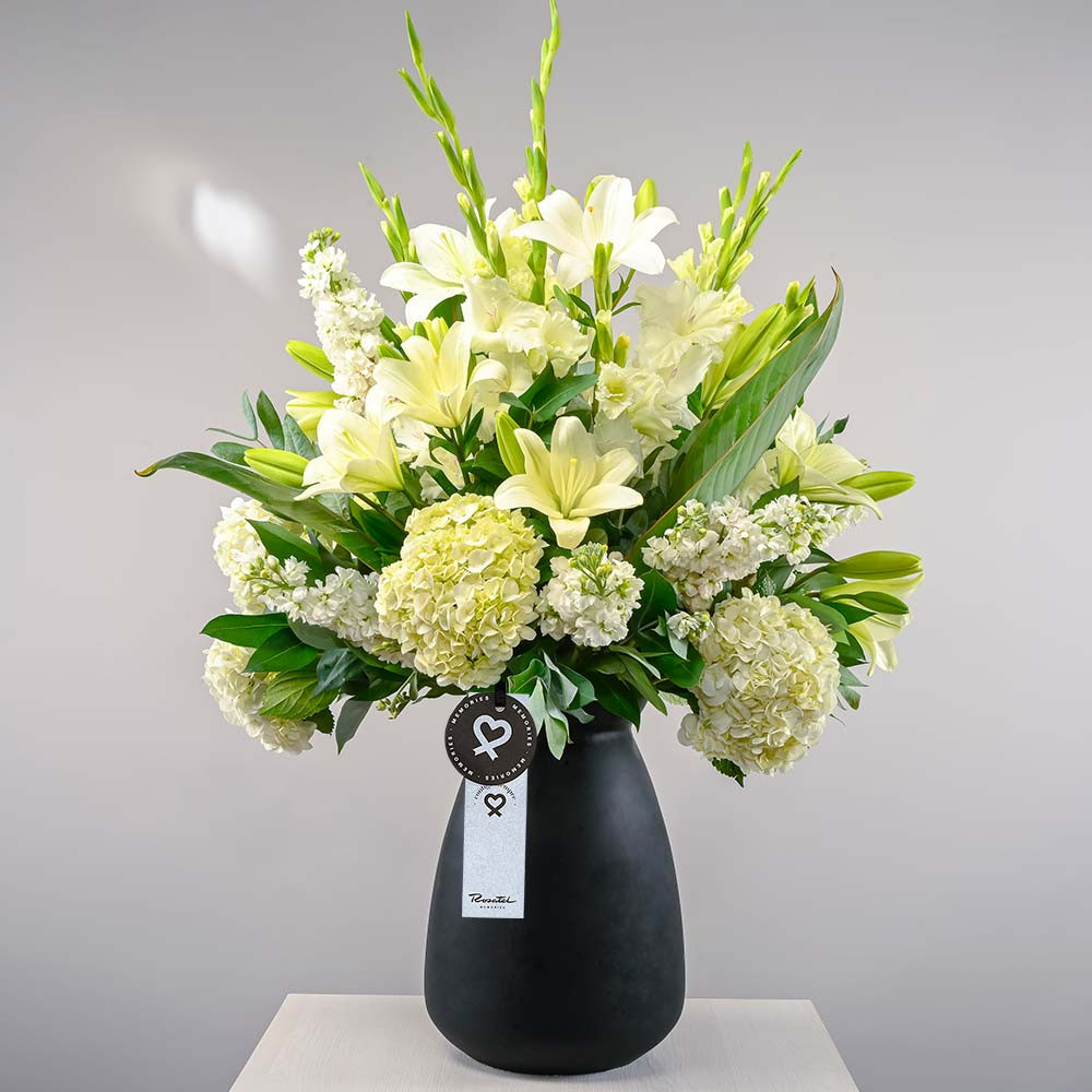Arreglo Black Liliums y Flores Rosatel