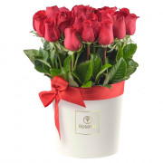 Sombrerera Crema Grande con 25 Rosas Rojas