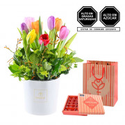 Sombrerera Crema con Tulipanes y Chocolates Cacaosuyo