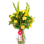 Florero con Clavelinos y Flores Amarillas