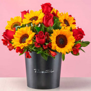 Sombrerera con Rosas y Girasoles