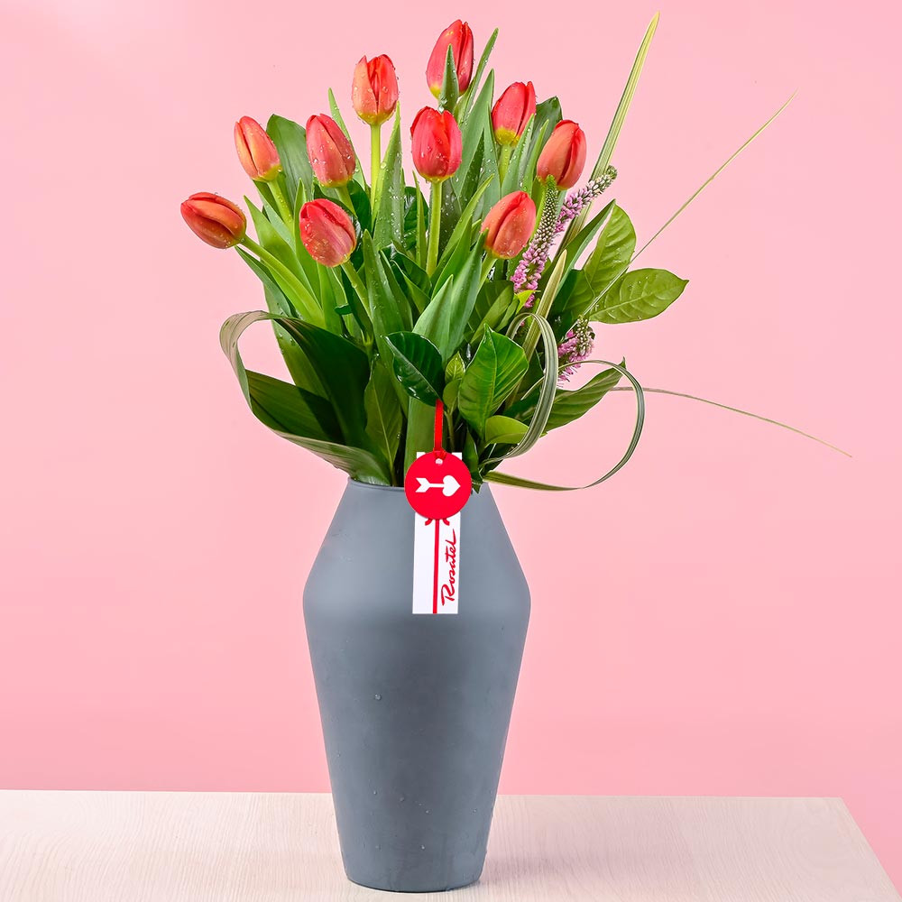Florería a domicilio arreglo esencia de tulipanes rojo Rosatel