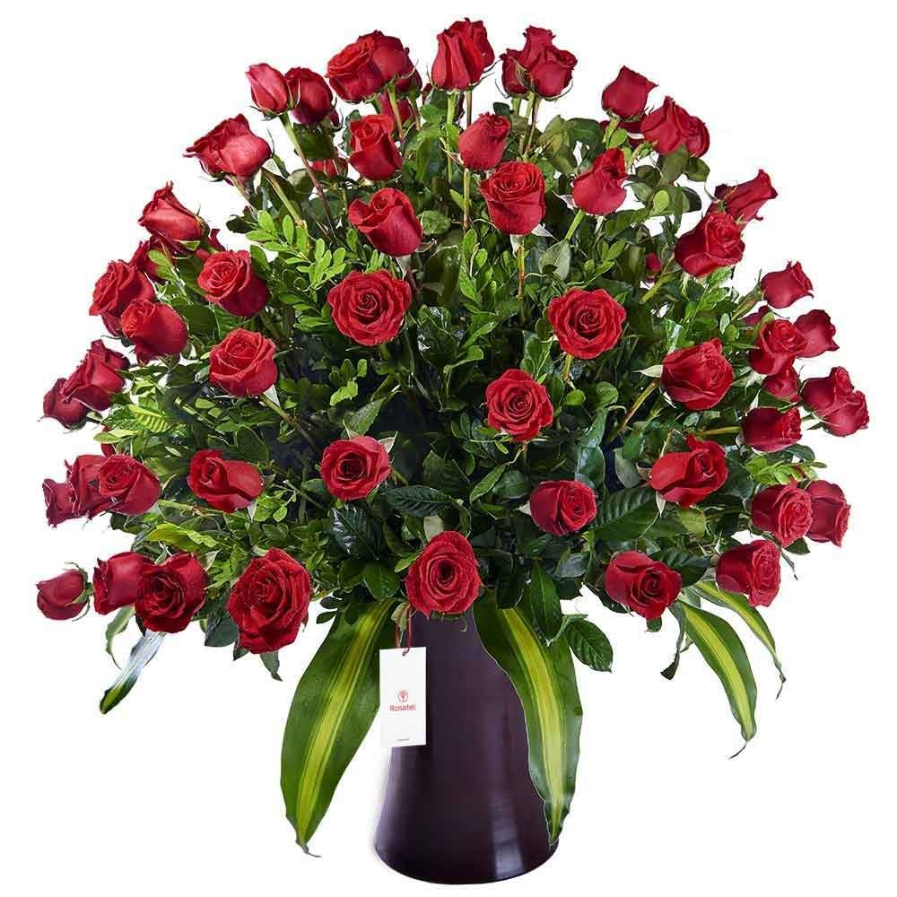 Florero Kero marrón con 100 rosas rojas de amor Rosatel Chimbote