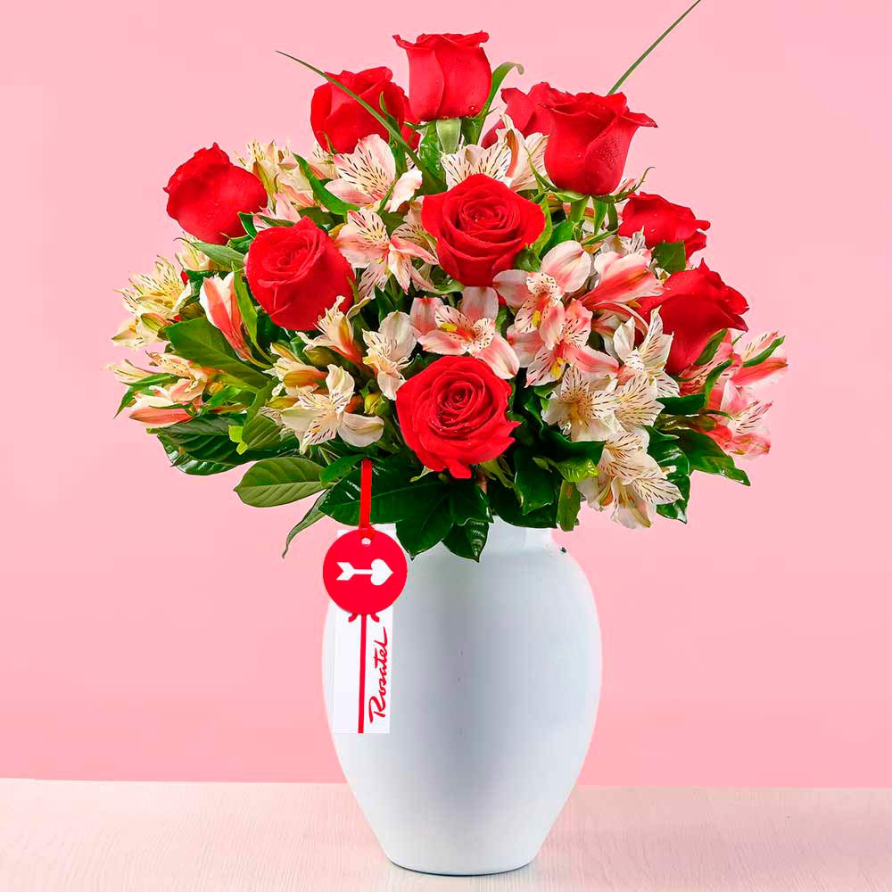 Arreglos florales en florero con 10 rosas rojas Rosatel