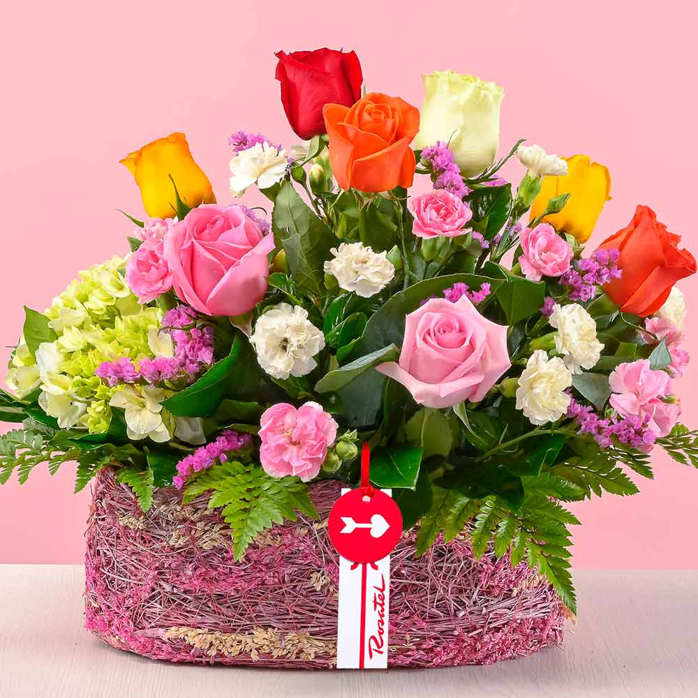 Florerías Perú arreglo canasta rosas de colores y flores Rosatel