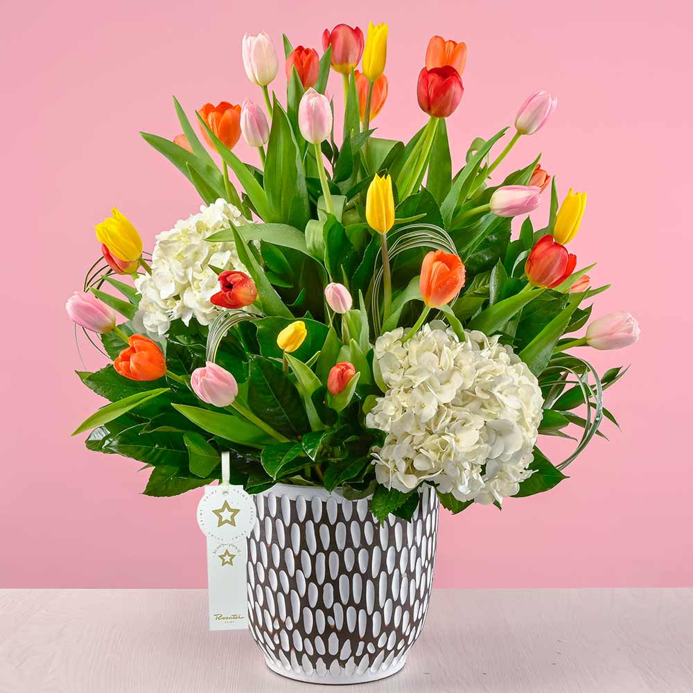 Tulipanes de colores en arreglo Maia Rosatel