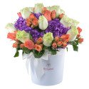 Sombrerera Blanca Grande con 25 Rosas, Mini Rosas y Hortensias Rosatel