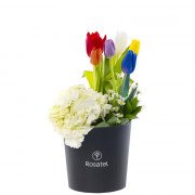 Sombrerera Negra Mediana con 6 Tulipanes Hortensia y Flores