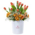 Sombrerera Blanca Grande con 15 Tulipanes y Flores Rosatel