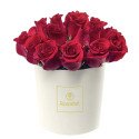 Sombrerera Crema Mediana con 15 Rosas Rojas Rosatel