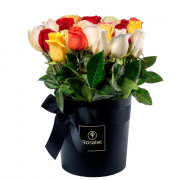 Sombrerera Negra Grande con 25 Rosas Variadas