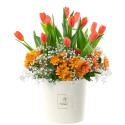 Sombrerera Crema Grande con 15 Tulipanes y Flores Rosatel