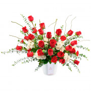 Arreglo con Rosas Rojas y Mini Rosas