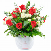 Arreglo con Rosas Rojas y Flores