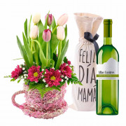 Arreglo Taza con Tulipanes y Vino Blanco para Mamá