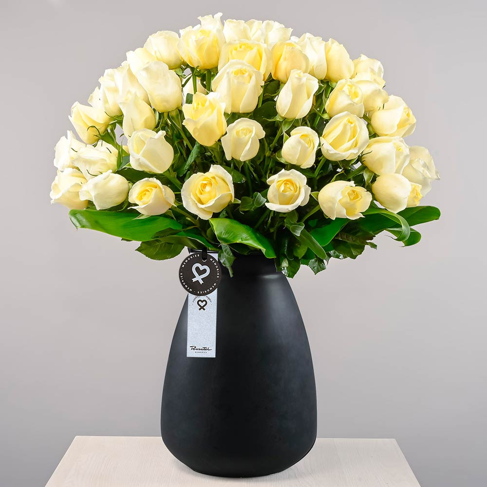 Arreglo Black Rosas Cremas Rosatel