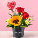 Mini arreglo floral de flores corazón Rosatel