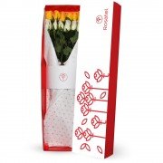 Caja blanca con 12 Rosas Amarillas y Cremas