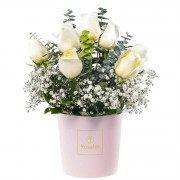 Sombrerera Rosada Mediana con 10 Rosas y Flores
