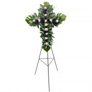 Cruz Pequeña con 12 Rosas Cremas, Monstera y Eucalipto